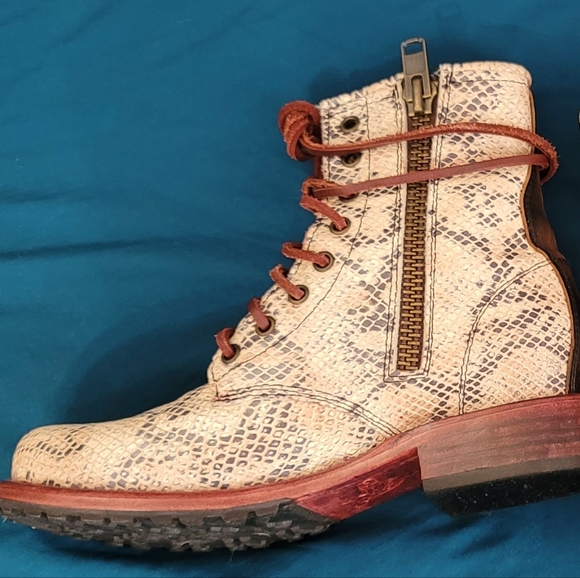 Freebird Manchester white snake 8 - Picture 2 of 5